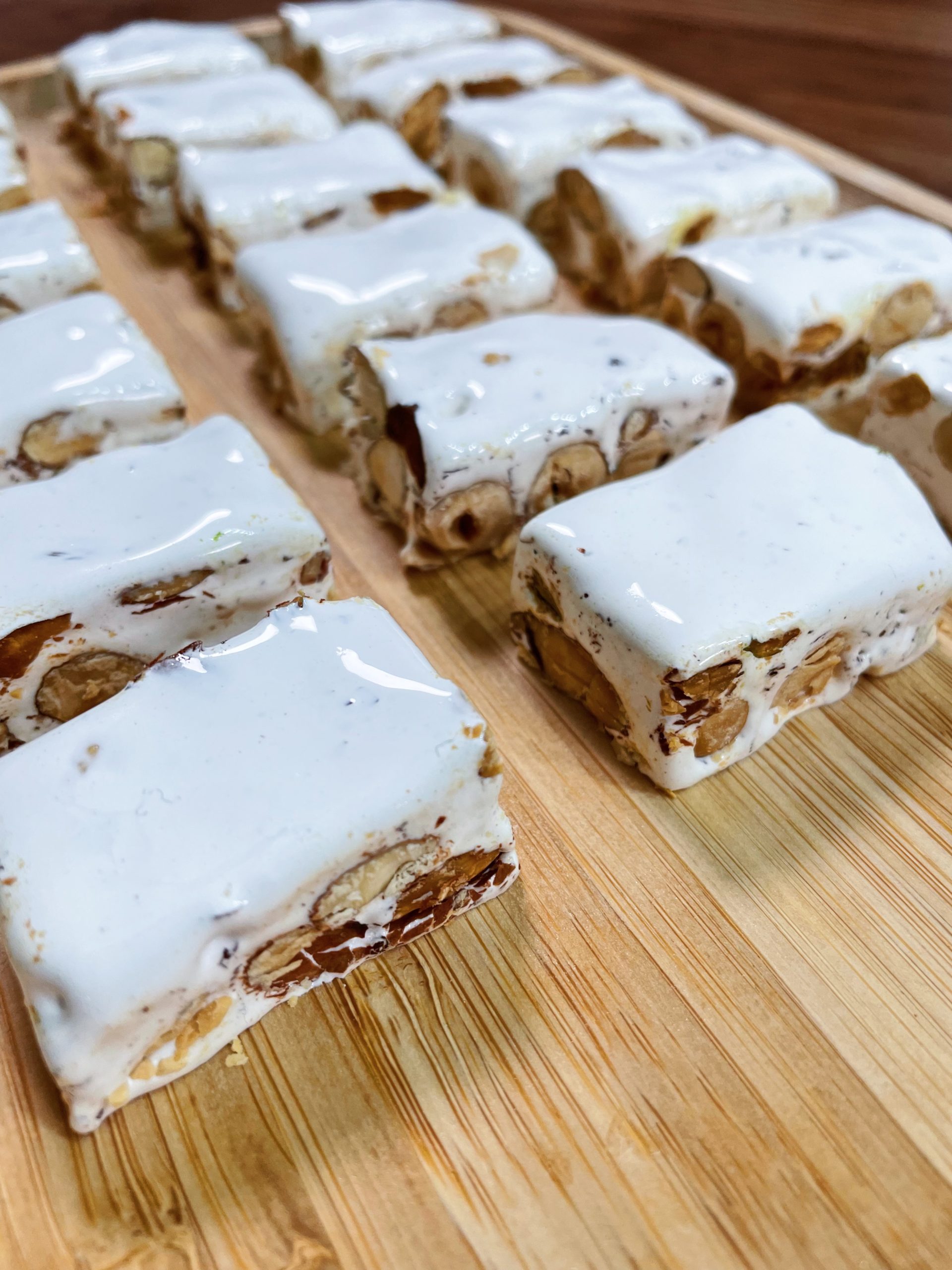 https://www.cookandrecord.com/wp-content/uploads/2021/11/recette-nougat-cook-and-record-scaled.jpg